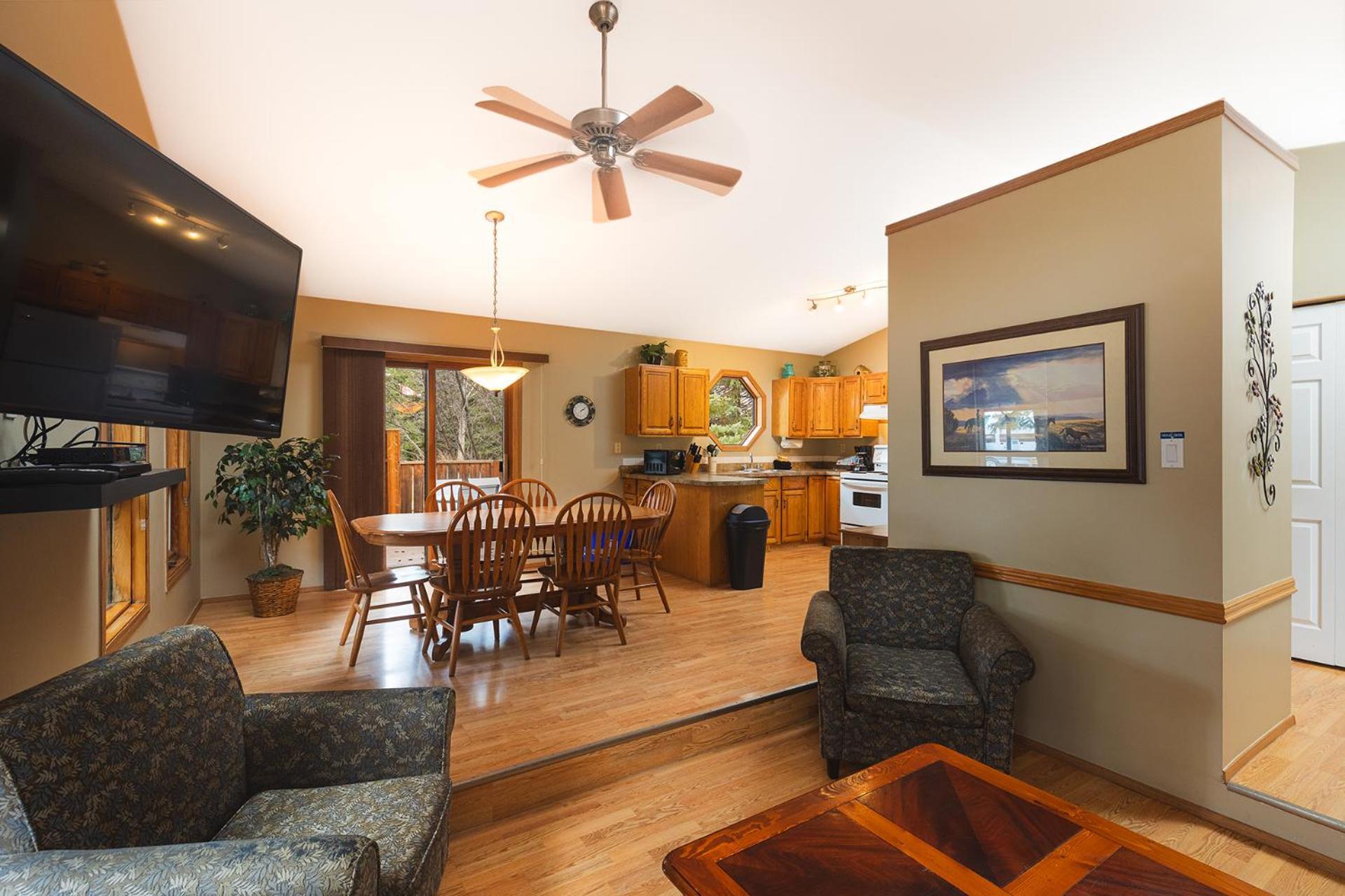 Overlander Mountain Lodge Jasper Ngoại thất bức ảnh