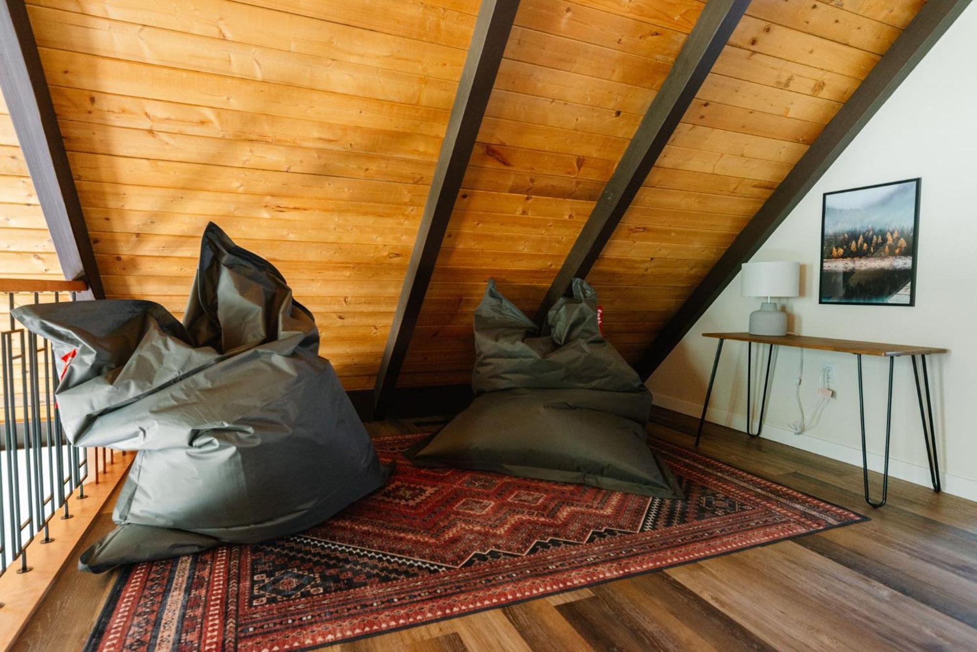 Overlander Mountain Lodge Jasper Ngoại thất bức ảnh